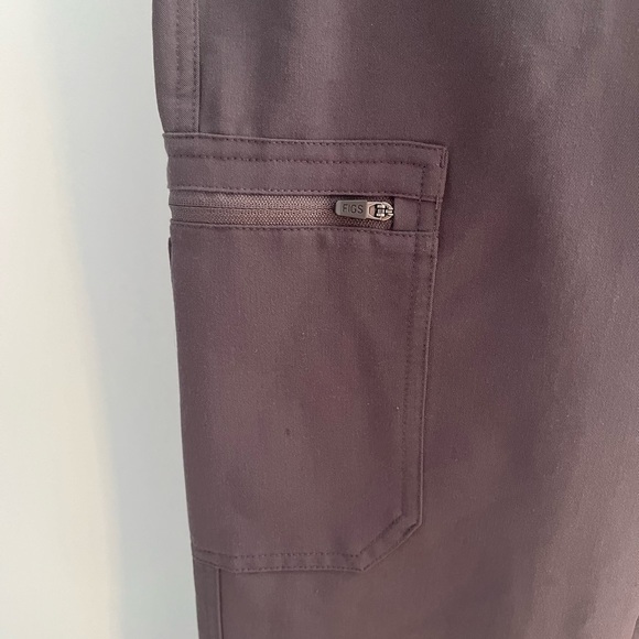 High waisted FIGS yola skinny scrub pants - Picture 6 of 9